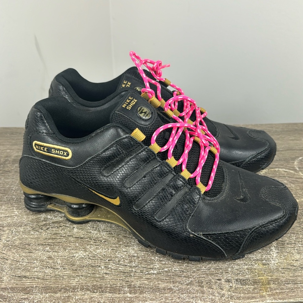 Ladies Nike shox black gold size 8.5 rare used gym walking run snake